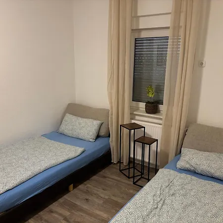 Grosse 100qm Fuer 6 Personen In Der Altstadt مندن