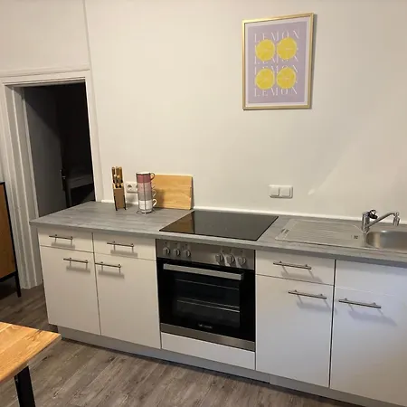 Grosse 100qm Fuer 6 Personen In Der Altstadt * مندن